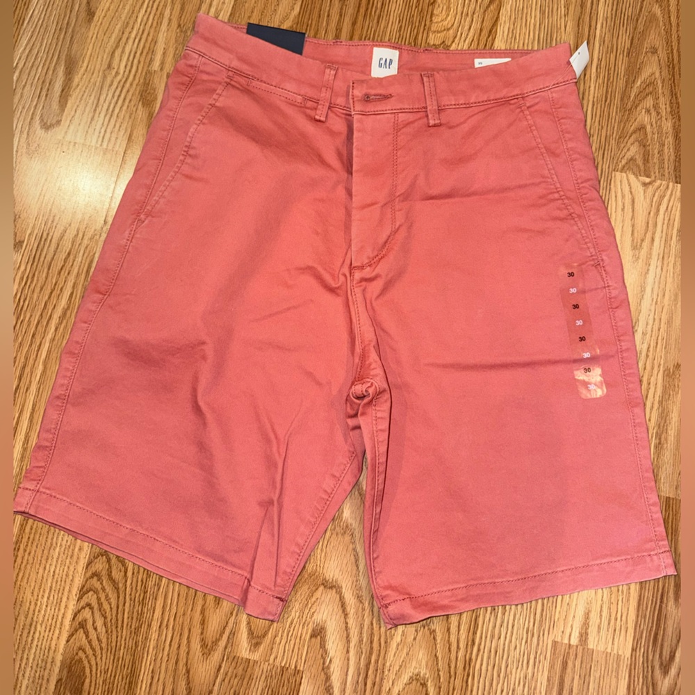GAP Men's Cargo Shorts in Coral